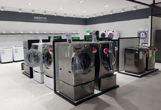 전북 남원 동충동에 들어선 전자랜프라이스킹의 체험형 고급 매장 '파워센터 남원점' 내부 <전자랜드프라이스킹 제공>